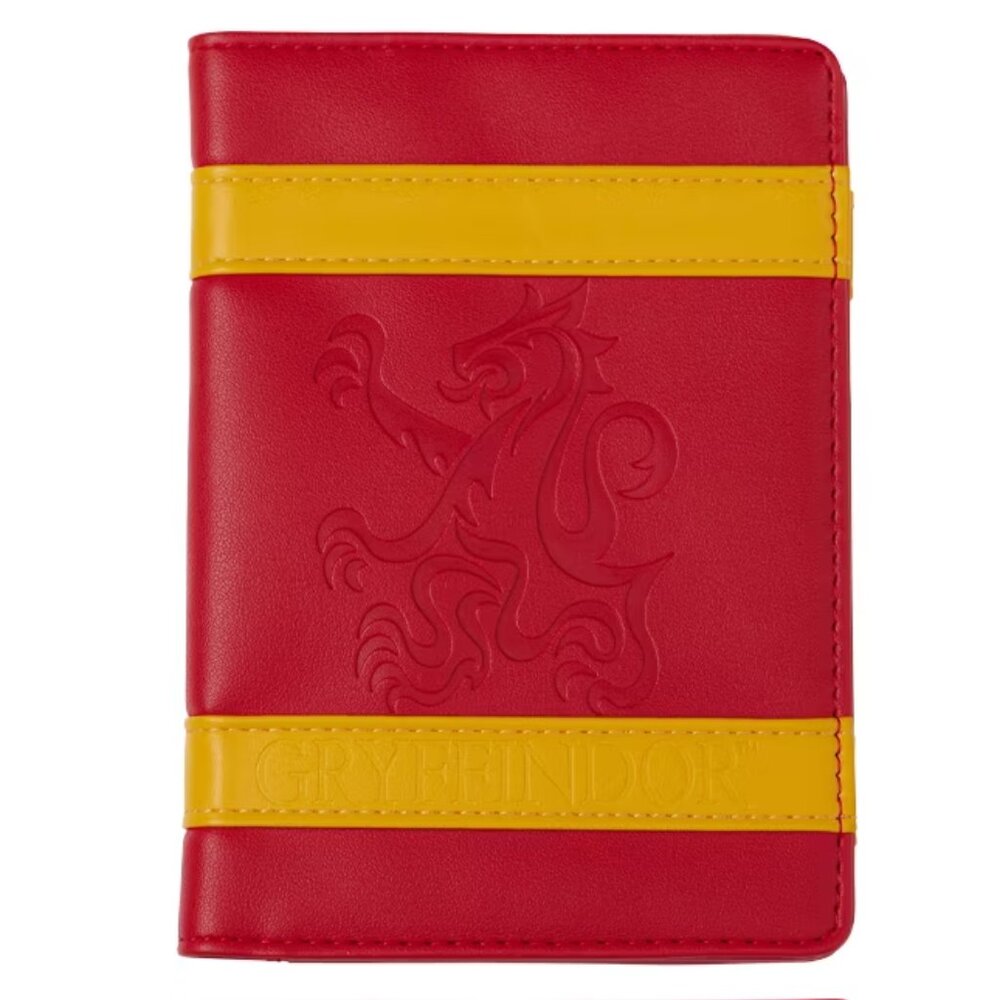 🪄New with Tag 🪄 Wizarding World Gryffindor™ House Emblem Passport Holder
